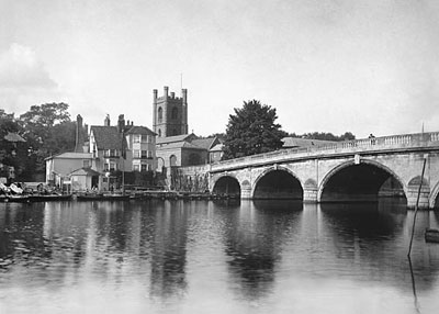 Henley Bridge 1885, phtograph by Henry Taunt, reproduced by permission of English Heritage.NMR CC72/00232