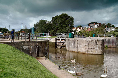 Sunbury Lock now, photography by Graham Diprose & Jeff Robins, copyright Graham Diprose & Jeff Robins