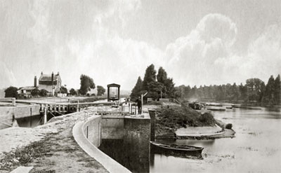 Teddington Lock then, photograph by Henry Taunt, reproduced by permission of Oxfordshire County Council OCL11001
