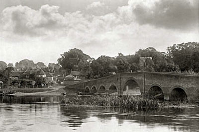Sonning Bridge enhanced c.1885, photograph by Henry Taunt, reproduced by permission of Oxfordshire County Council OCL8261