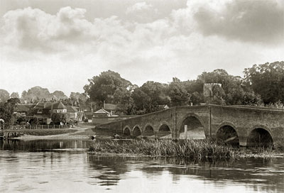 Sonning Bridge c1885, photograph by Henry Taunt, reproduced by permission of Oxfordshire County Council, OCL8261