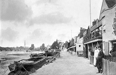 Strand-on-the-Green 1878, photograph by Henry Taunt, reproduced by permission of Oxfordshire County Council, HT02343
